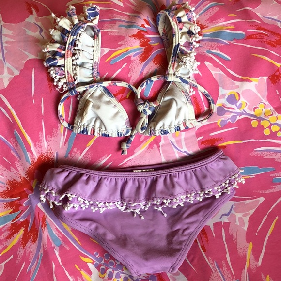 Girl kini - Picture 2 of 4